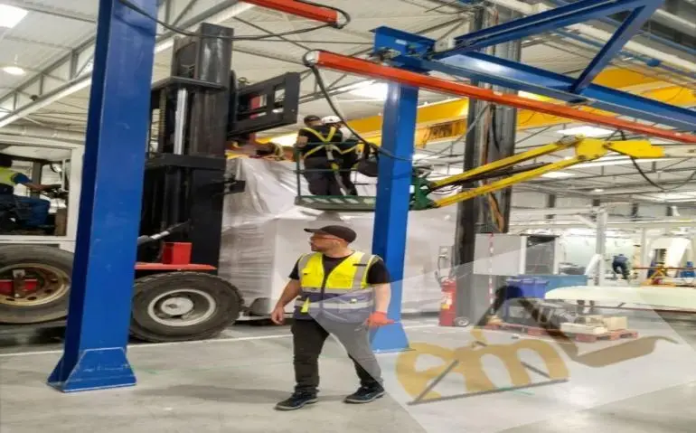 manutention-lourde-et-positionnement-dun-robot-industriel-sur-site
